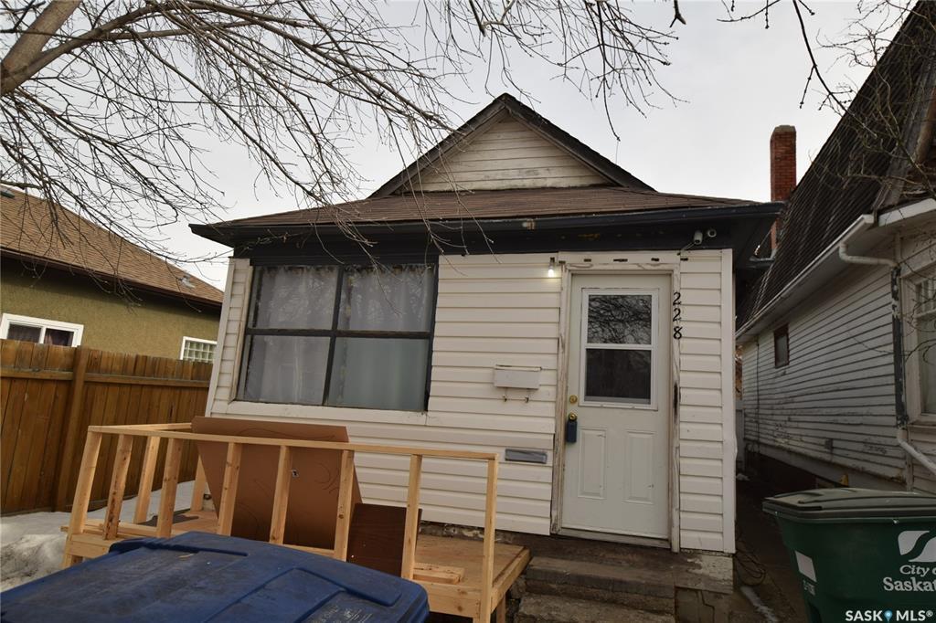 Property Photo: 228 L Avenue N SK S7L 2P4