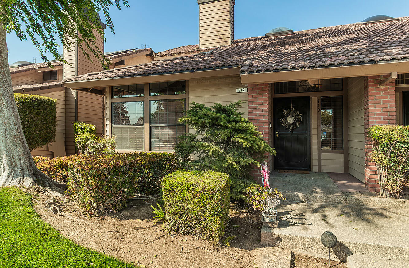 Property Photo: 712 E Magill Avenue CA 93710