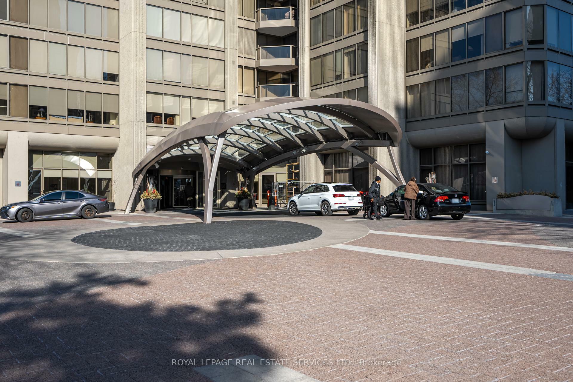 Property Photo: 2045 Lake Shore Boulevard W 4404 ON M8V 2Z6