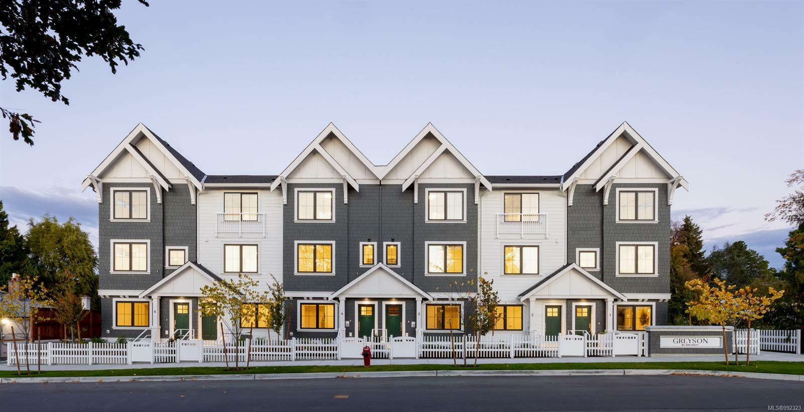 Property Photo: 3450 Whittier Ave Th15 BC V8Z 3R2