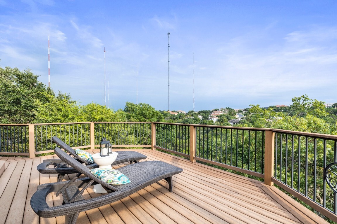 Property Photo: 2807 Round Table Road TX 78746