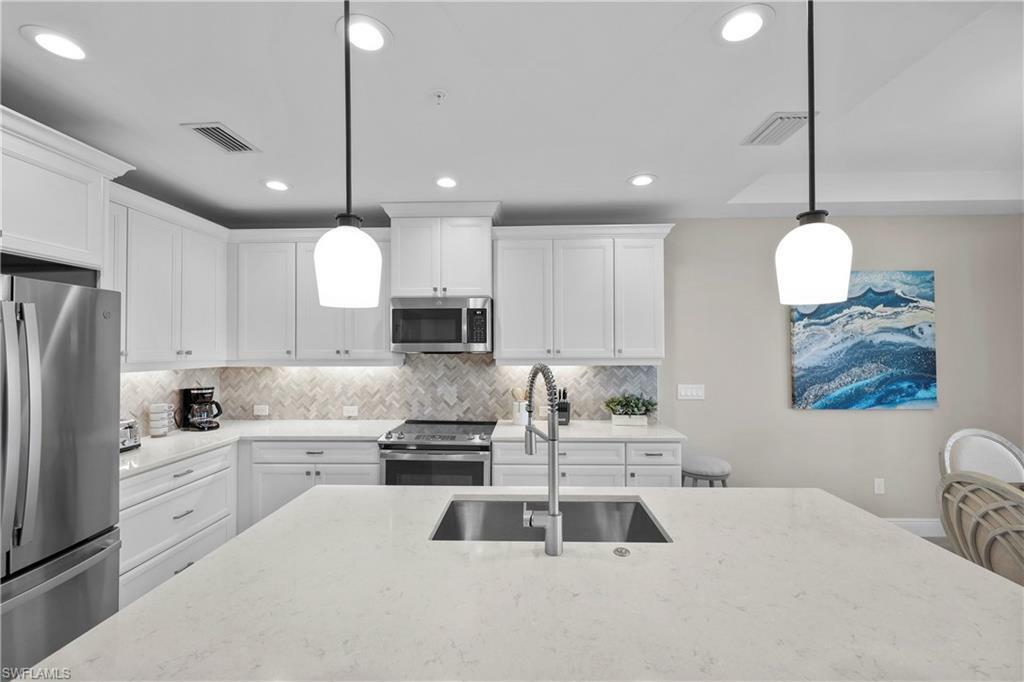 Property Photo: 2647 Seychelles Cir 2202 FL 34112
