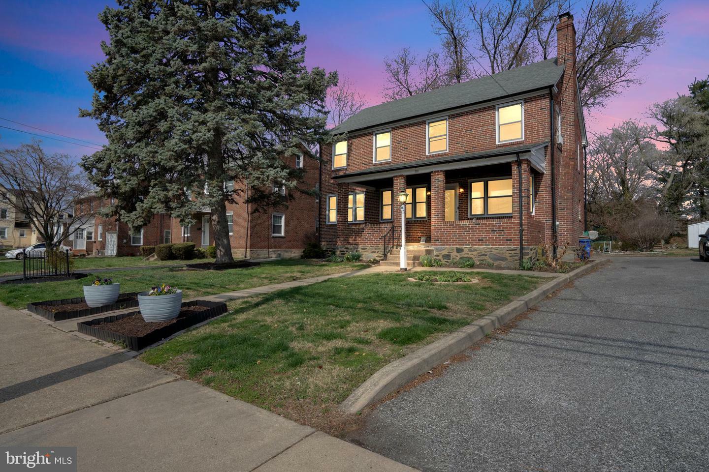 Property Photo: 209 E Broadway Avenue PA 19018