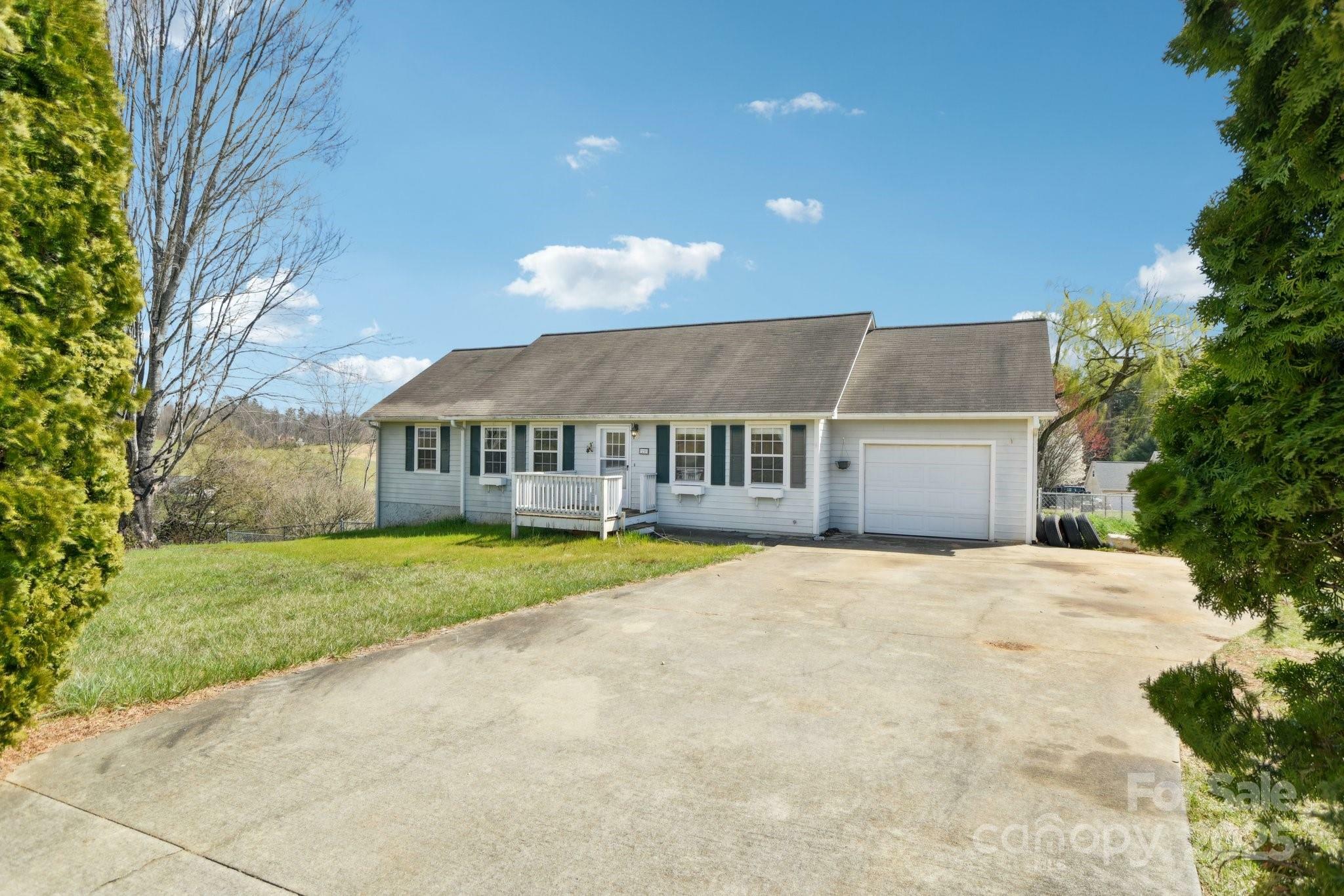 Property Photo: 253 Tipton Hill Road NC 28748