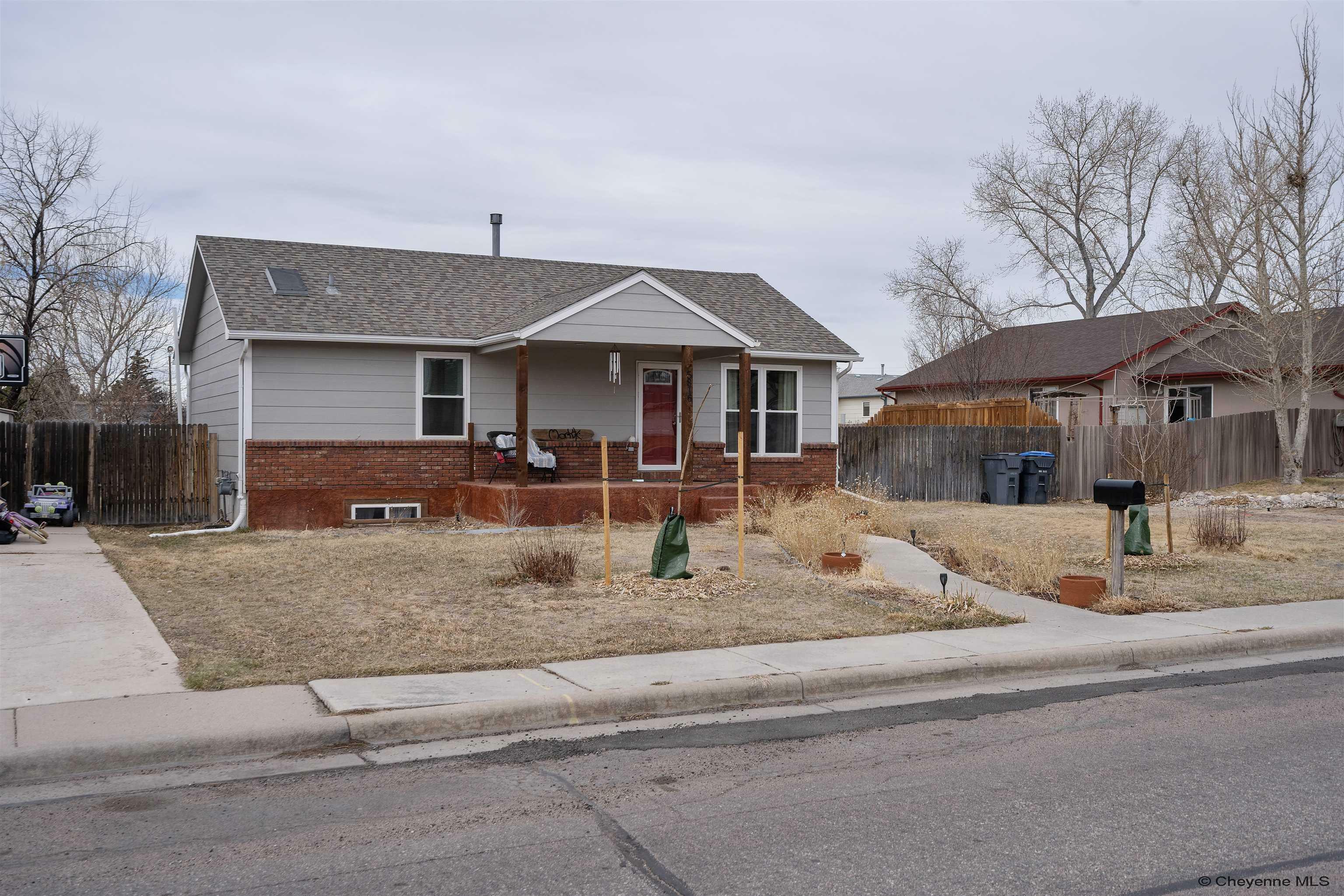 Property Photo: 5816 Sycamore Rd WY 82009