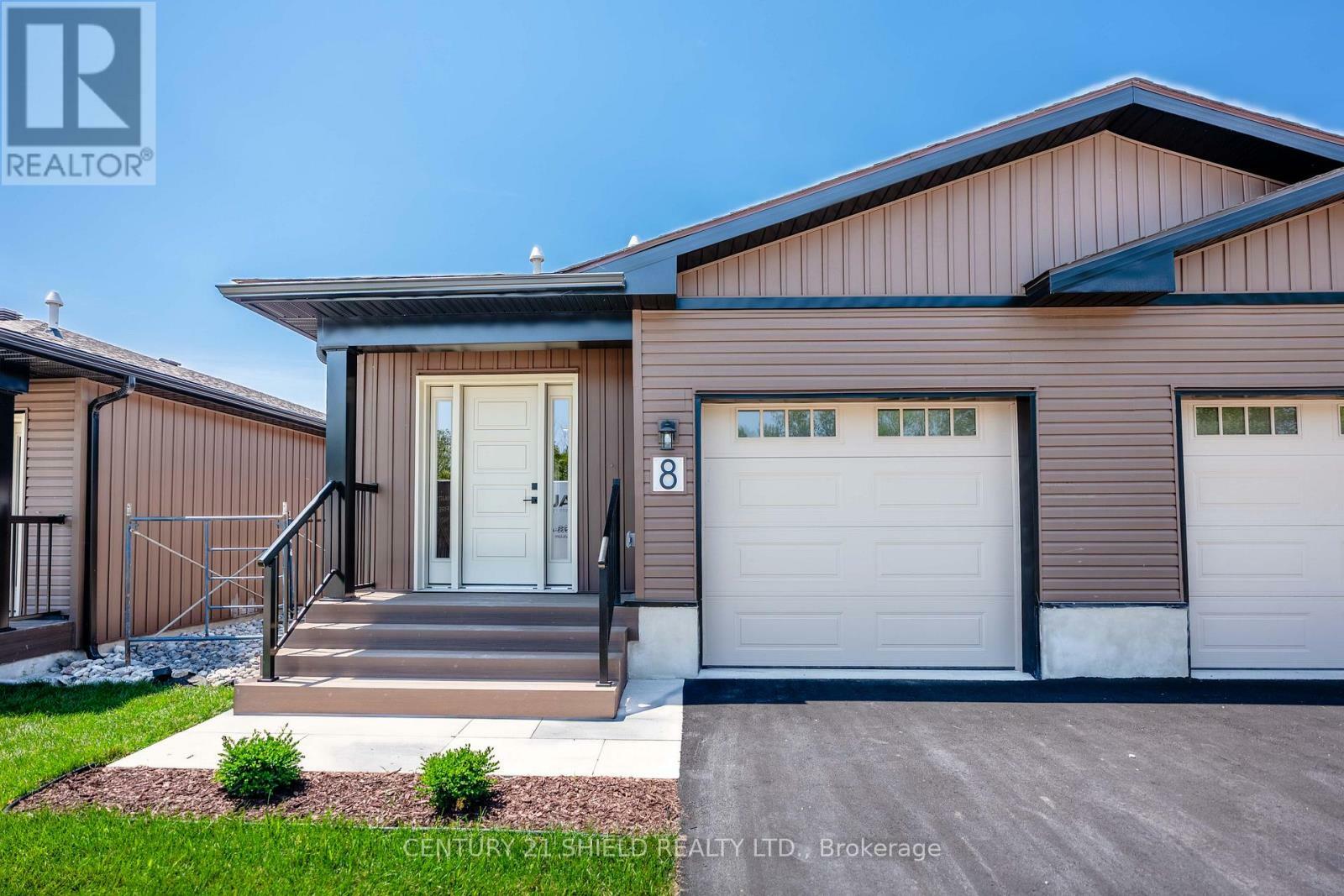 Property Photo: 8 Erindale Lane ON K0C 1P0