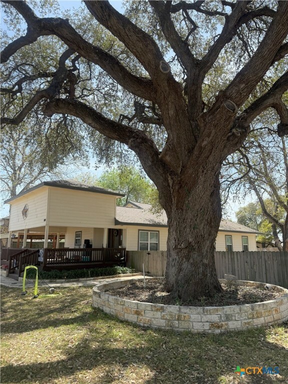 Property Photo: 108 Guerra Street TX 78160