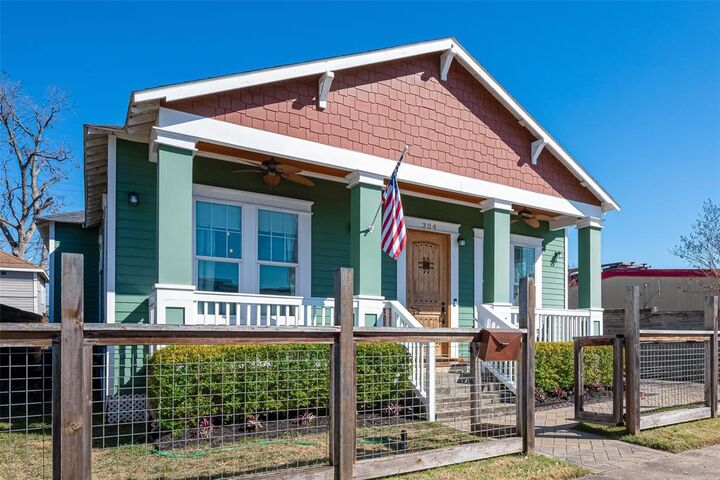Property Photo: 304 Walton Street TX 77009