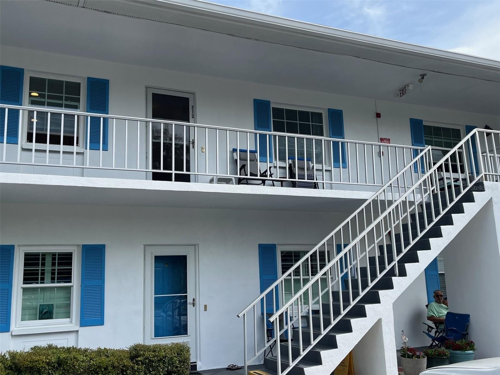 Property Photo:  300 Clyde Lane 213  FL 34698 