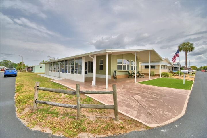 Property Photo: 4555 Redwood Street FL 33880