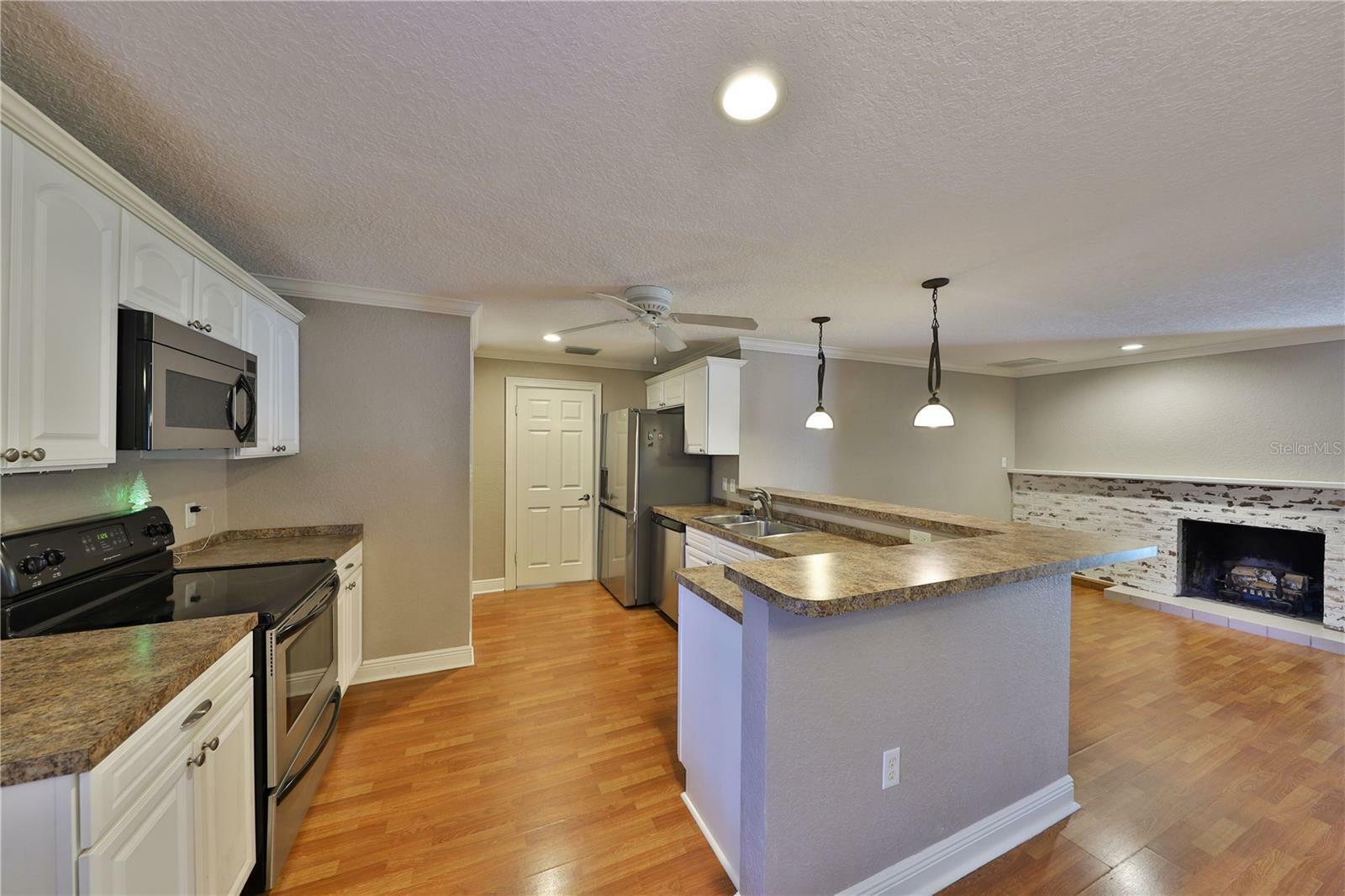 Property Photo: 426 S Lakemont Avenue FL 32792