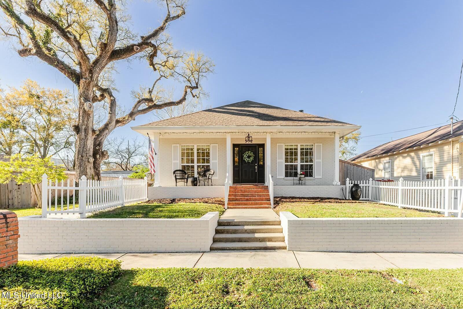 Property Photo: 512 Orange Avenue MS 39567
