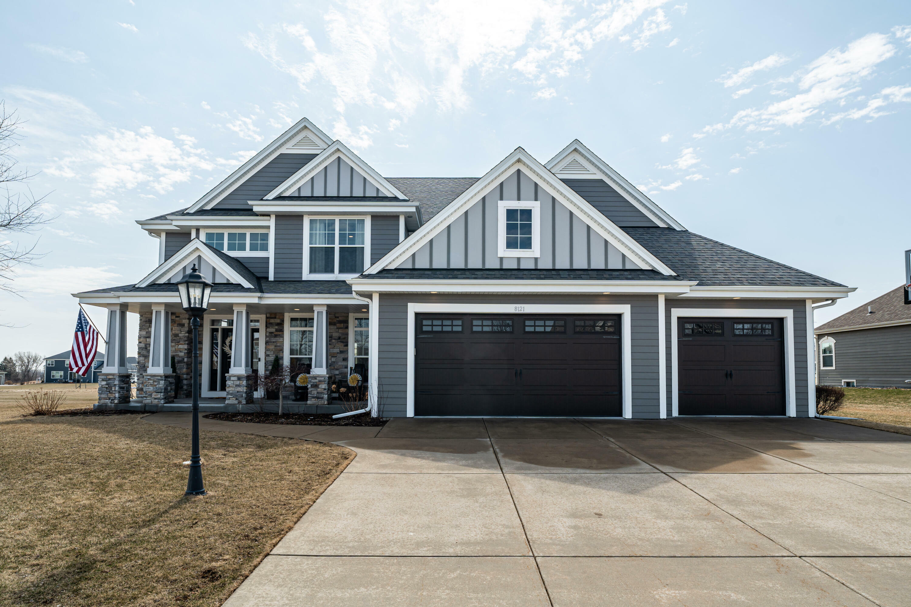 8121 W Highlander Dr  Mequon WI 53097 photo