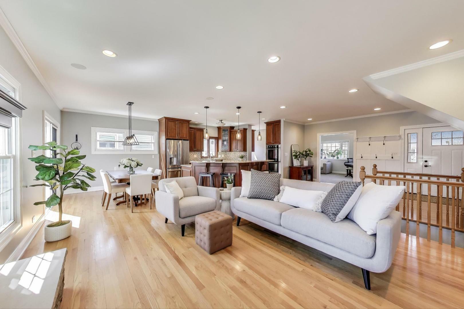 Property Photo: 1523 N Patton Avenue IL 60004