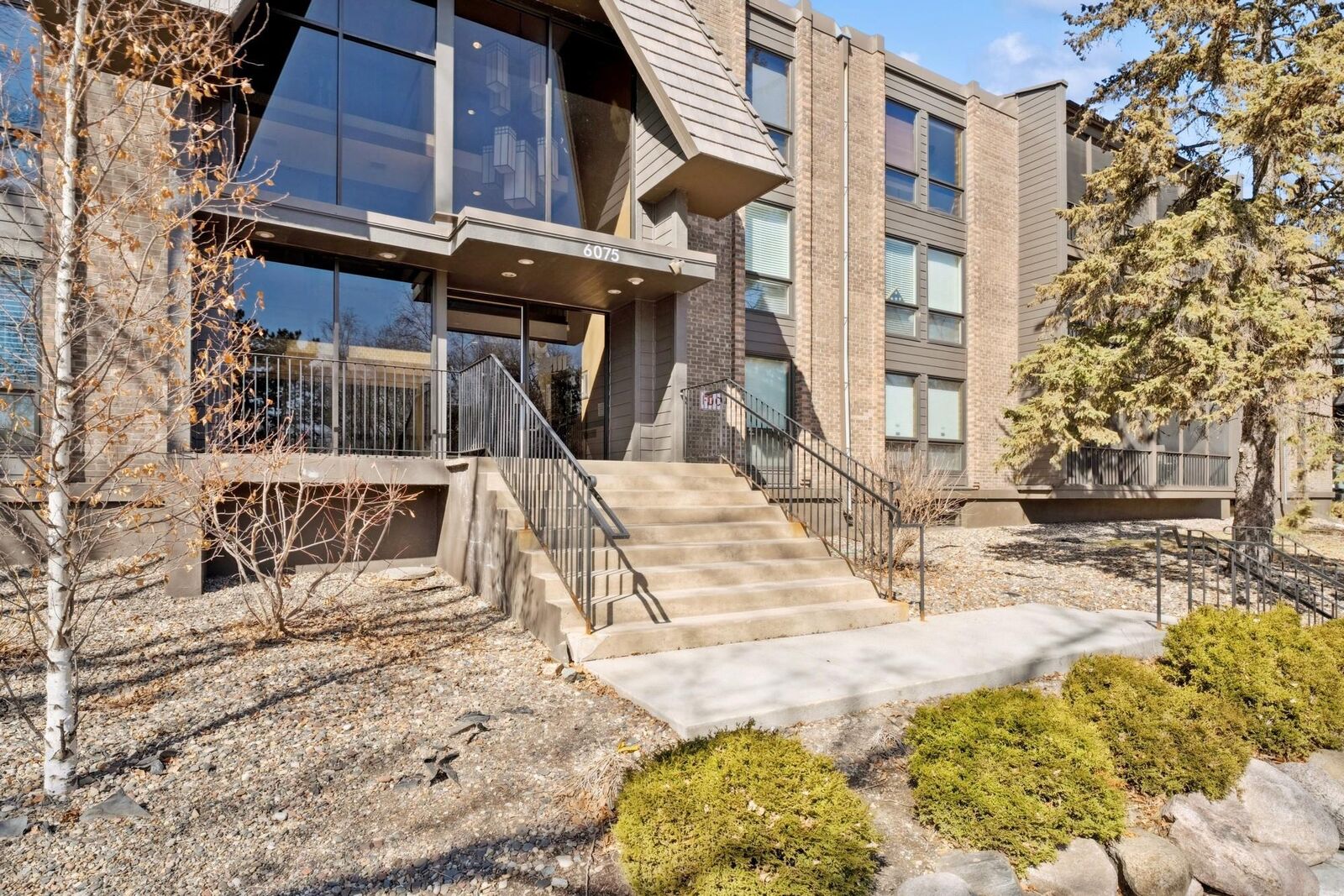Property Photo: 6075 Lincoln Drive 109 MN 55436