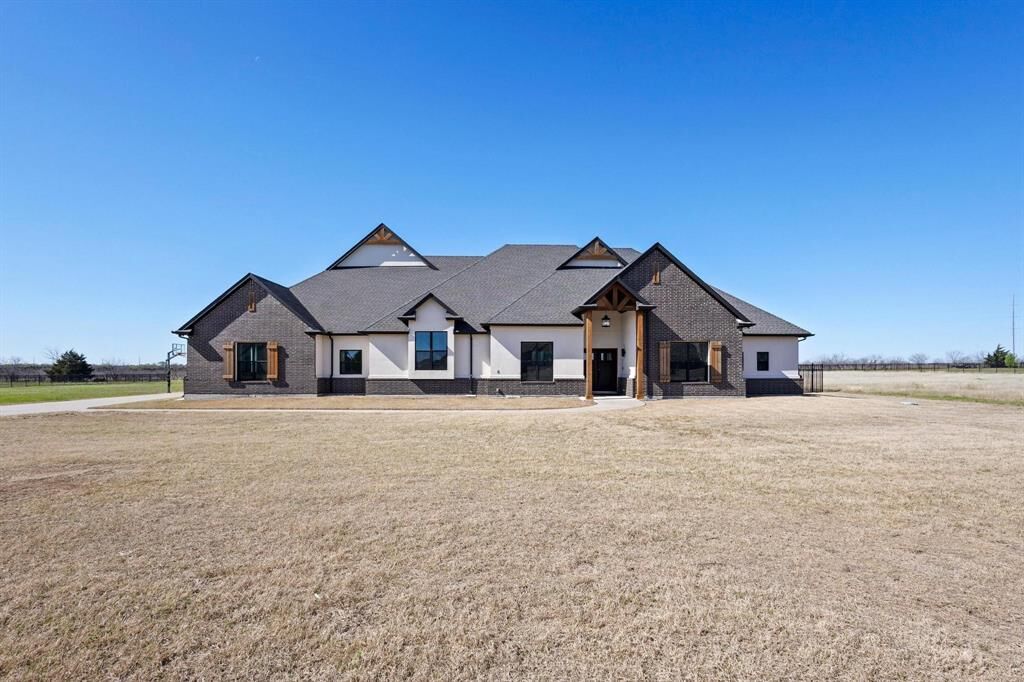 Property Photo: 2620 Wincrest Drive TX 75032