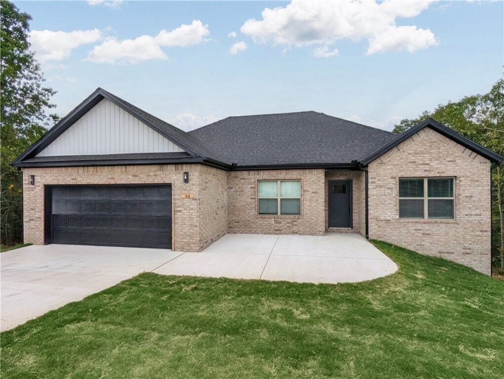 Property Photo:  18 Aberdeen Lane  AR 72714 