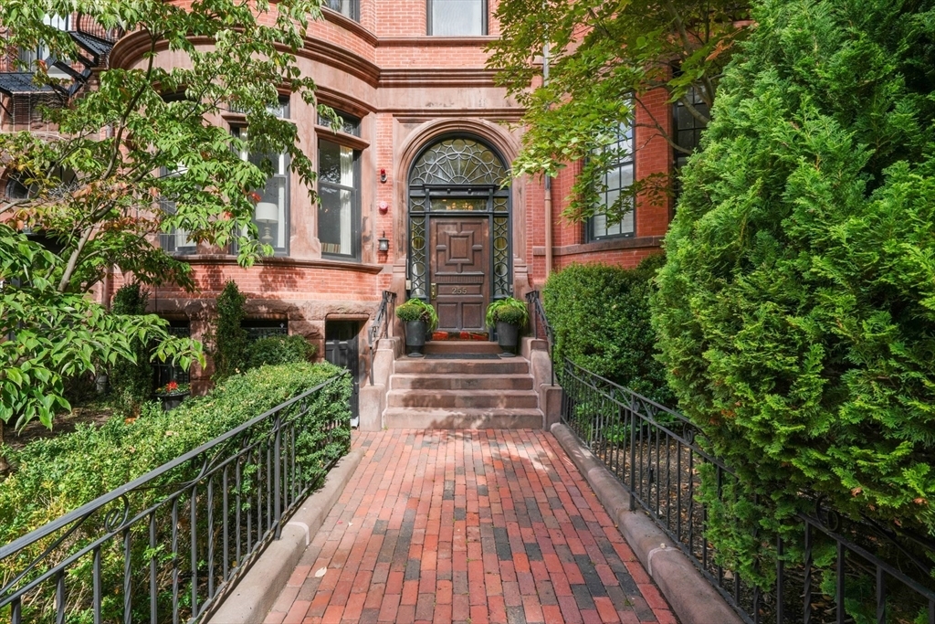Property Photo: 255 Marlborough St 3 MA 02116