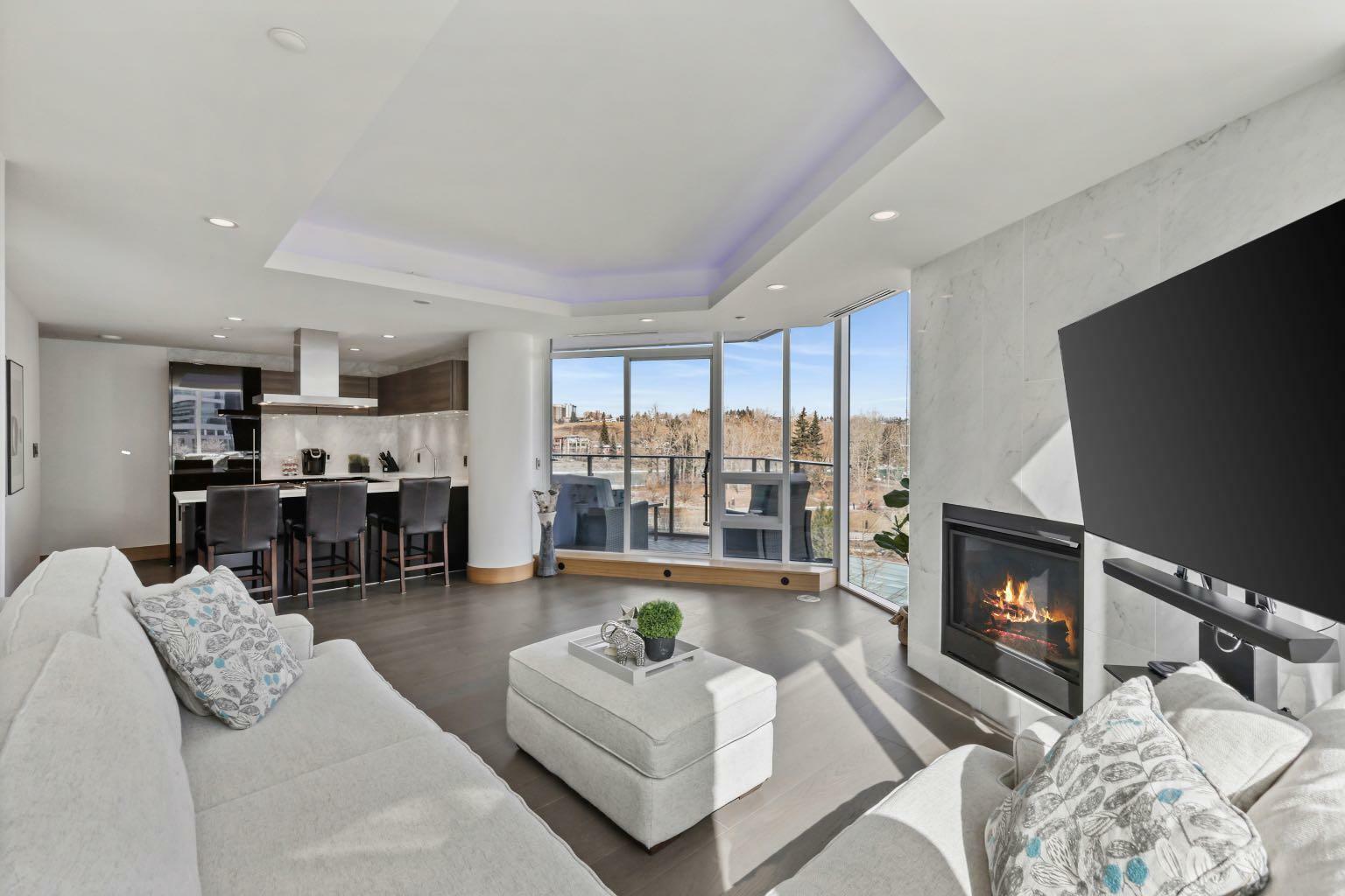 Property Photo: 738 1 Avenue SW 402 AB T2P 5G8