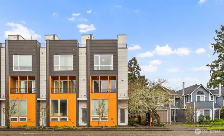 Property Photo: 7507 25th Avenue NE B WA 98115