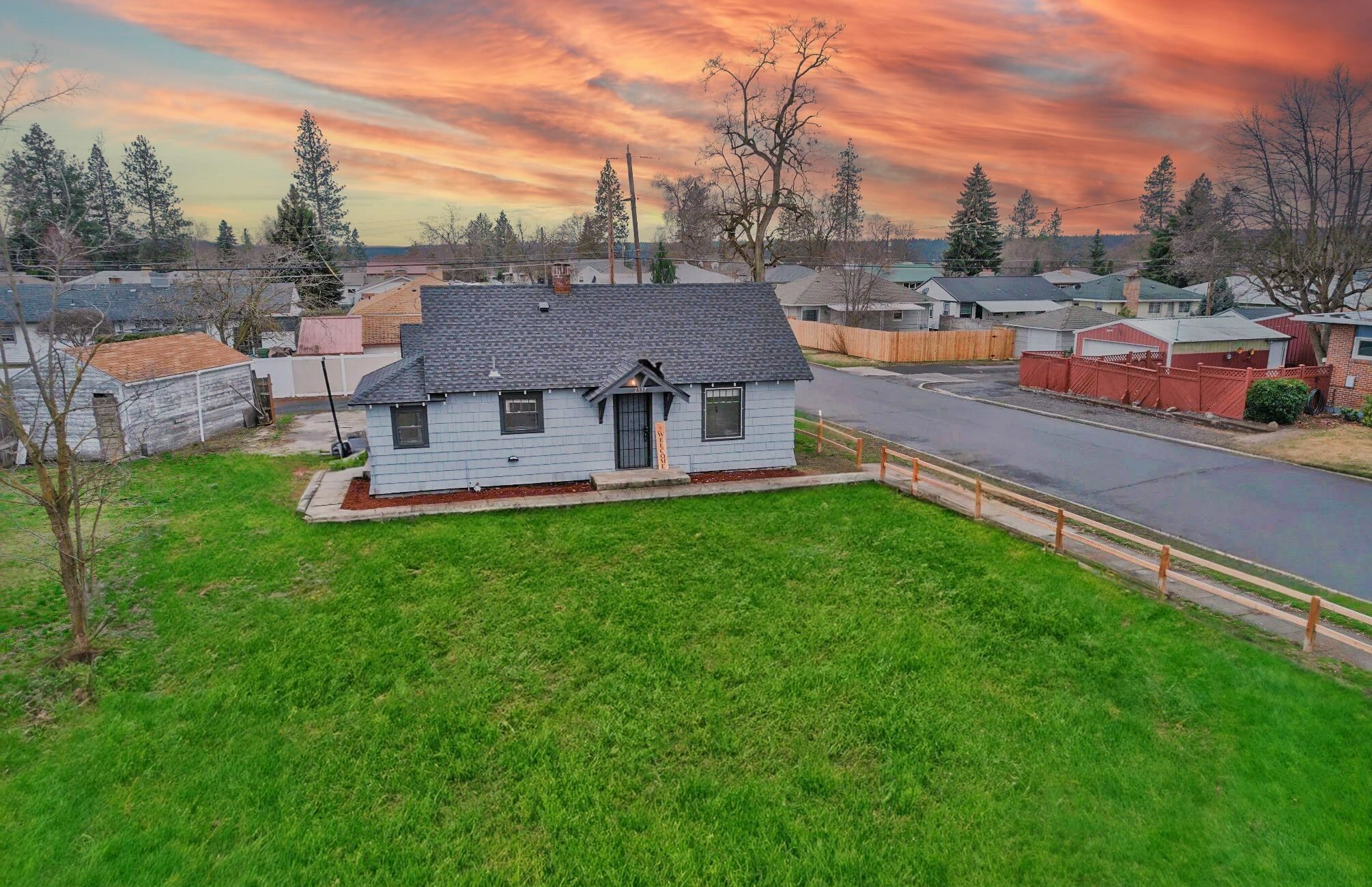 Property Photo: 2337 W Kiernan Ave WA 99205
