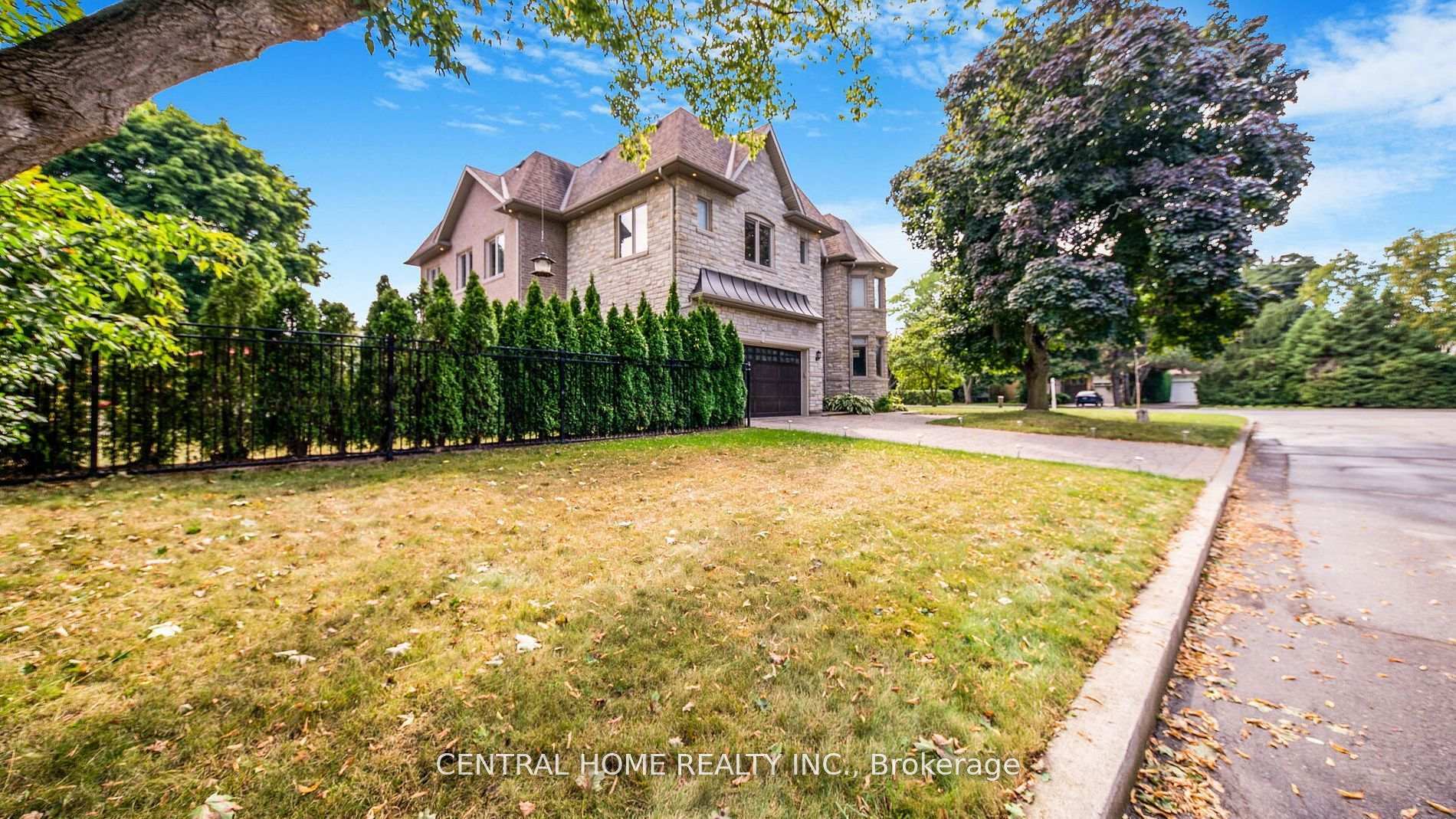 Property Photo: 1 Tally Lane ON M2K 1V3