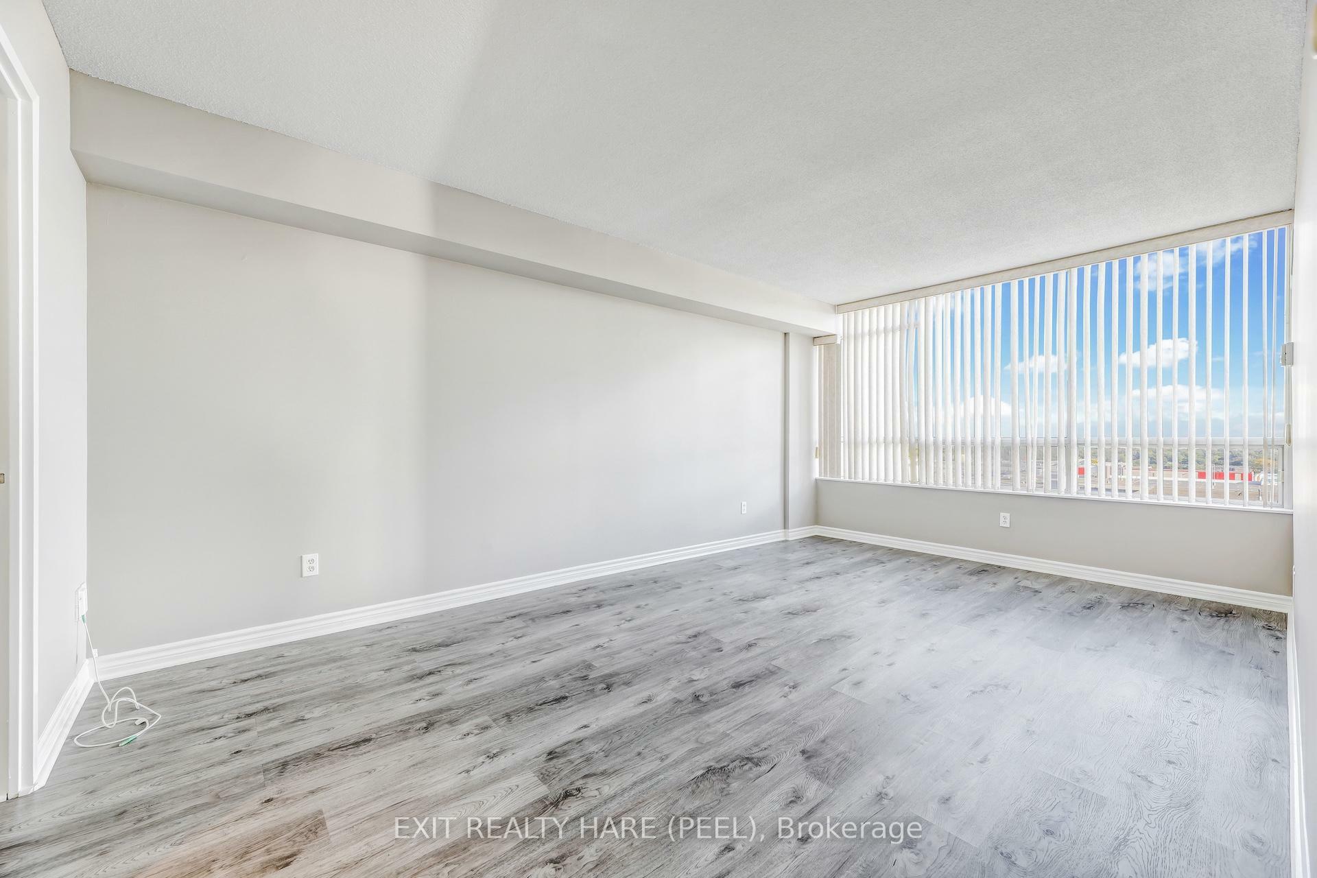 Property Photo: 26 Hanover Road 1002 ON L6S 4T2