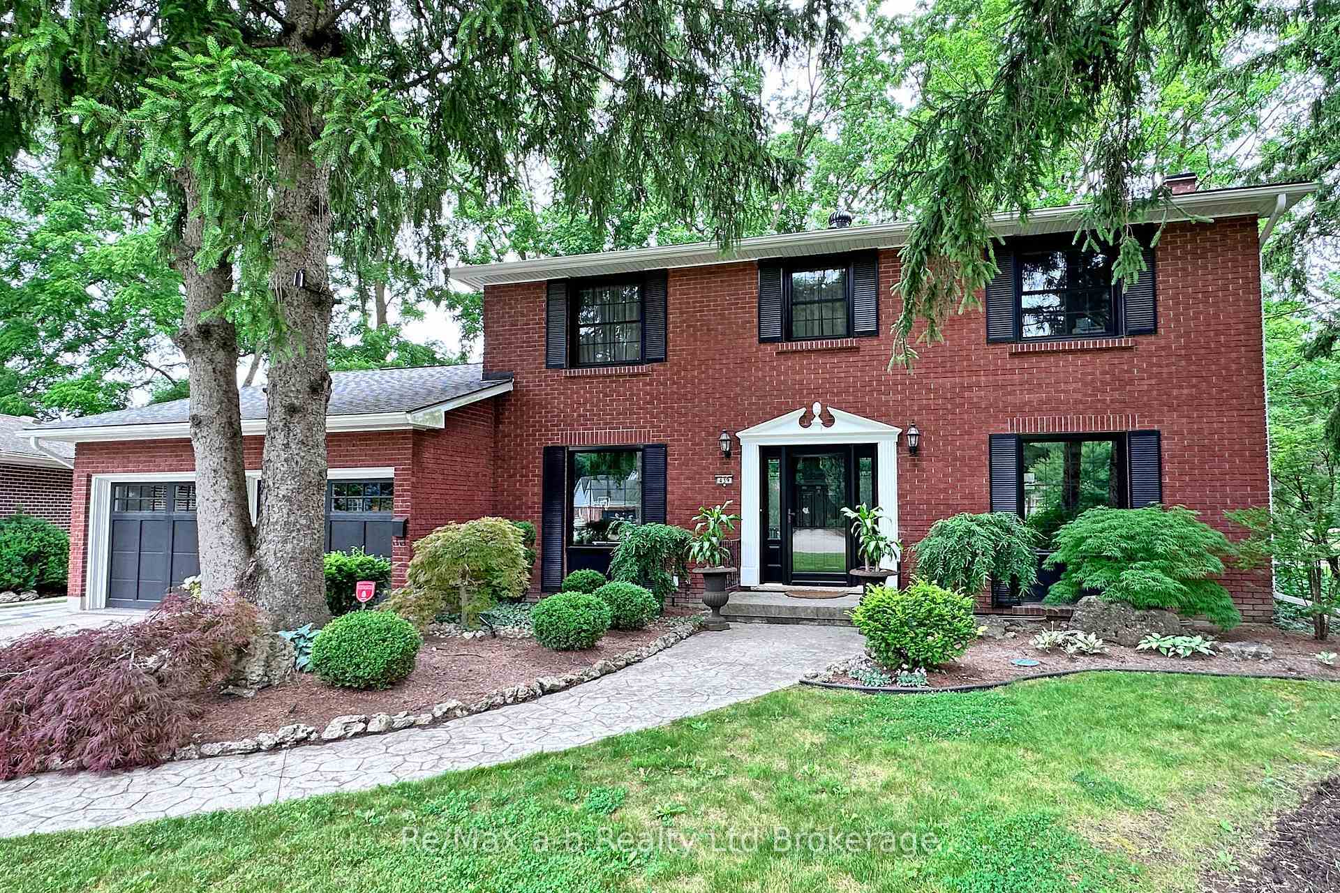 Property Photo: 439 Andrea Drive ON N4S 5T5