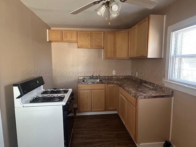 Property Photo: 810 S Sweetwater Street TX 79096