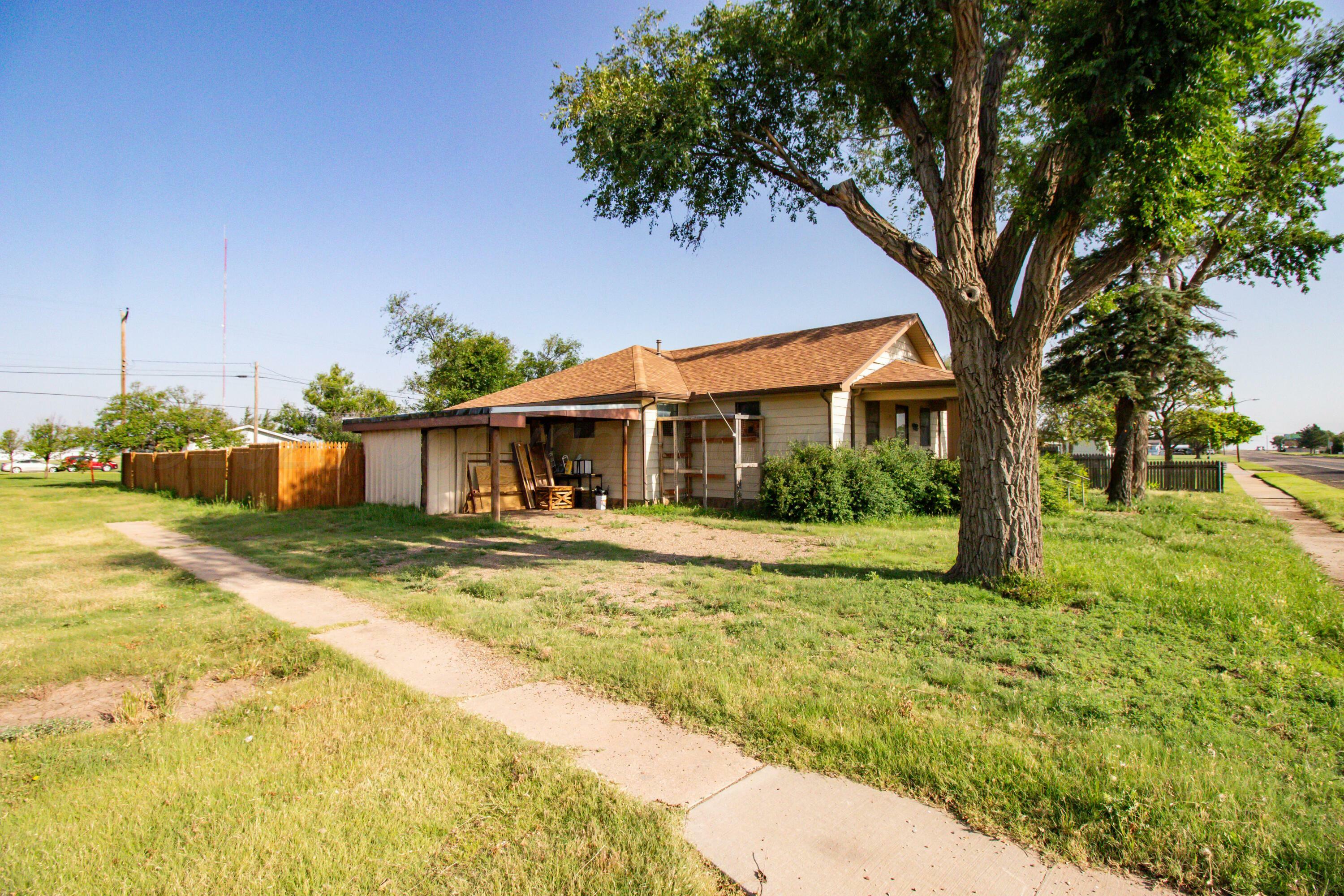 Property Photo:  301 N Main Street  TX 79092 