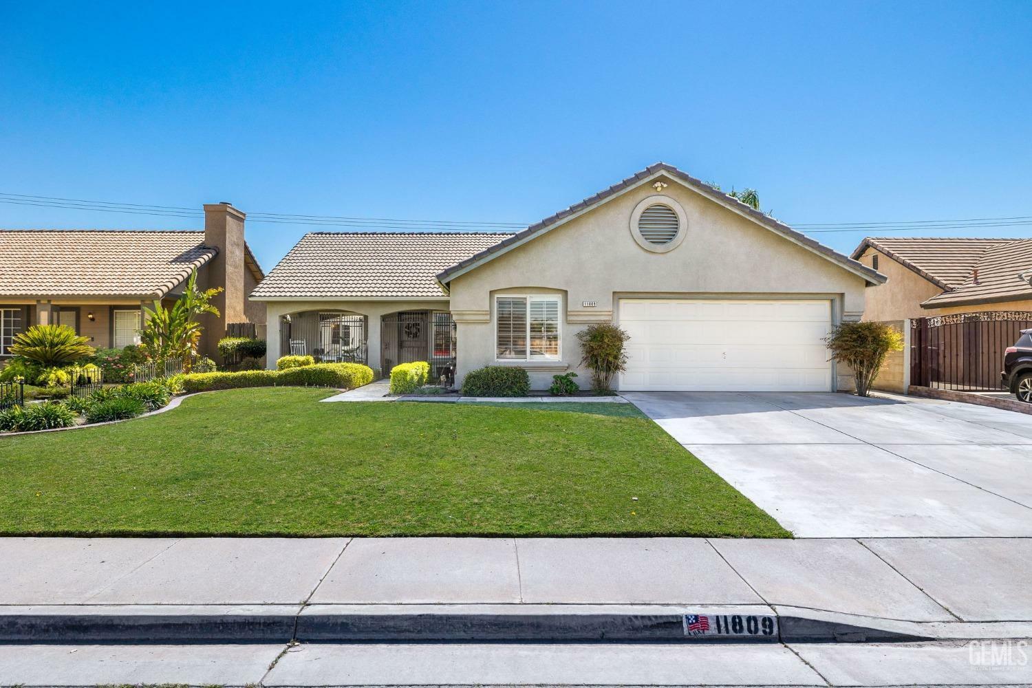 Property Photo: 11809 Hannah Denise Avenue CA 93312