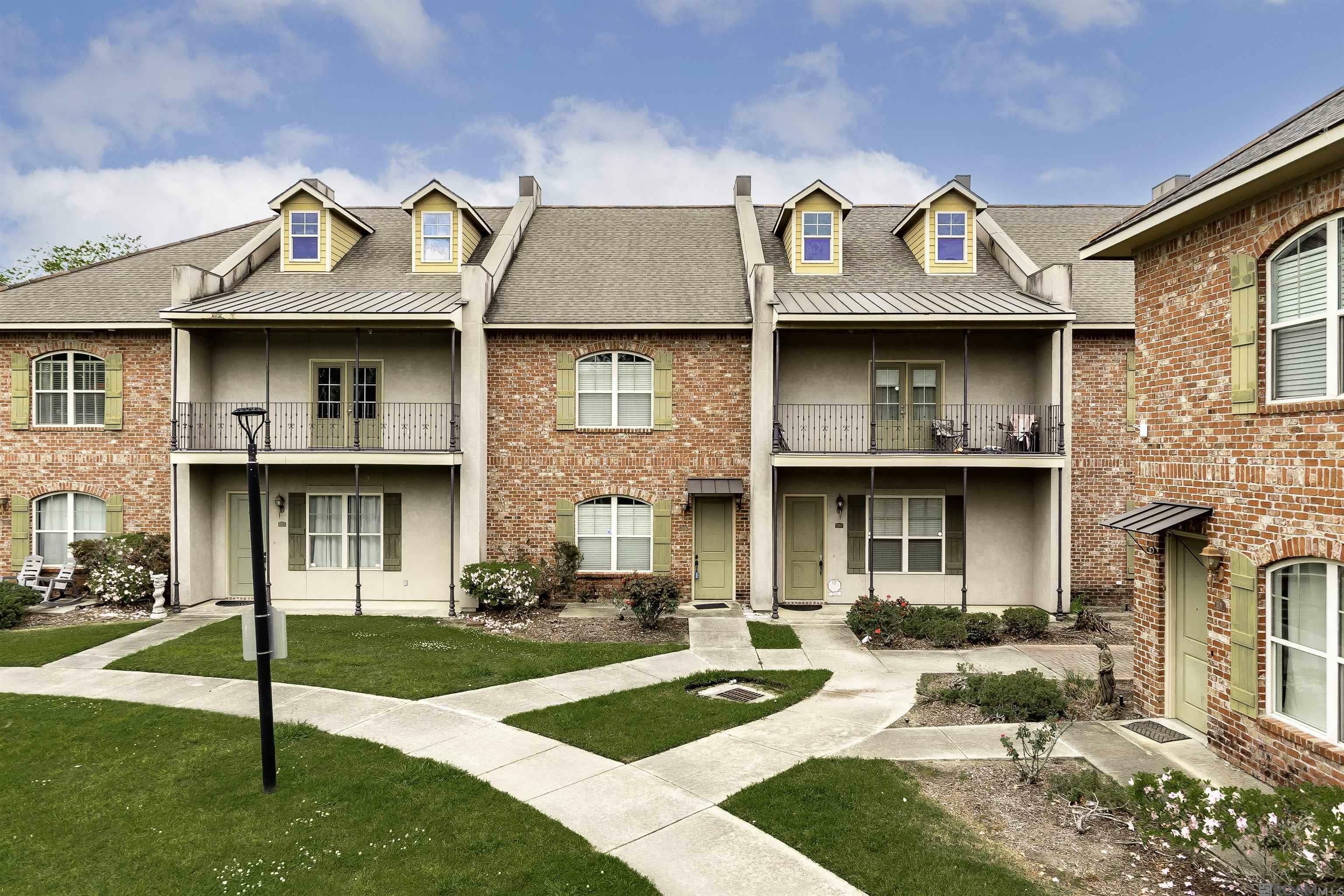 Property Photo: 4637 Burbank Dr #203 LA 70820