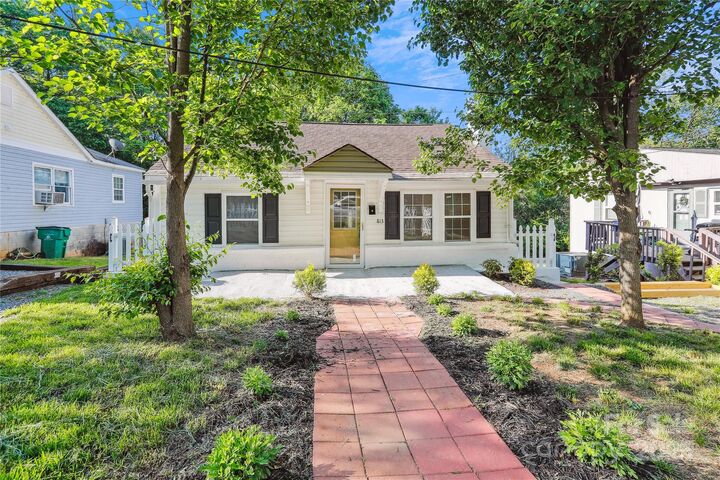 Property Photo: 813 North Avenue NC 28208