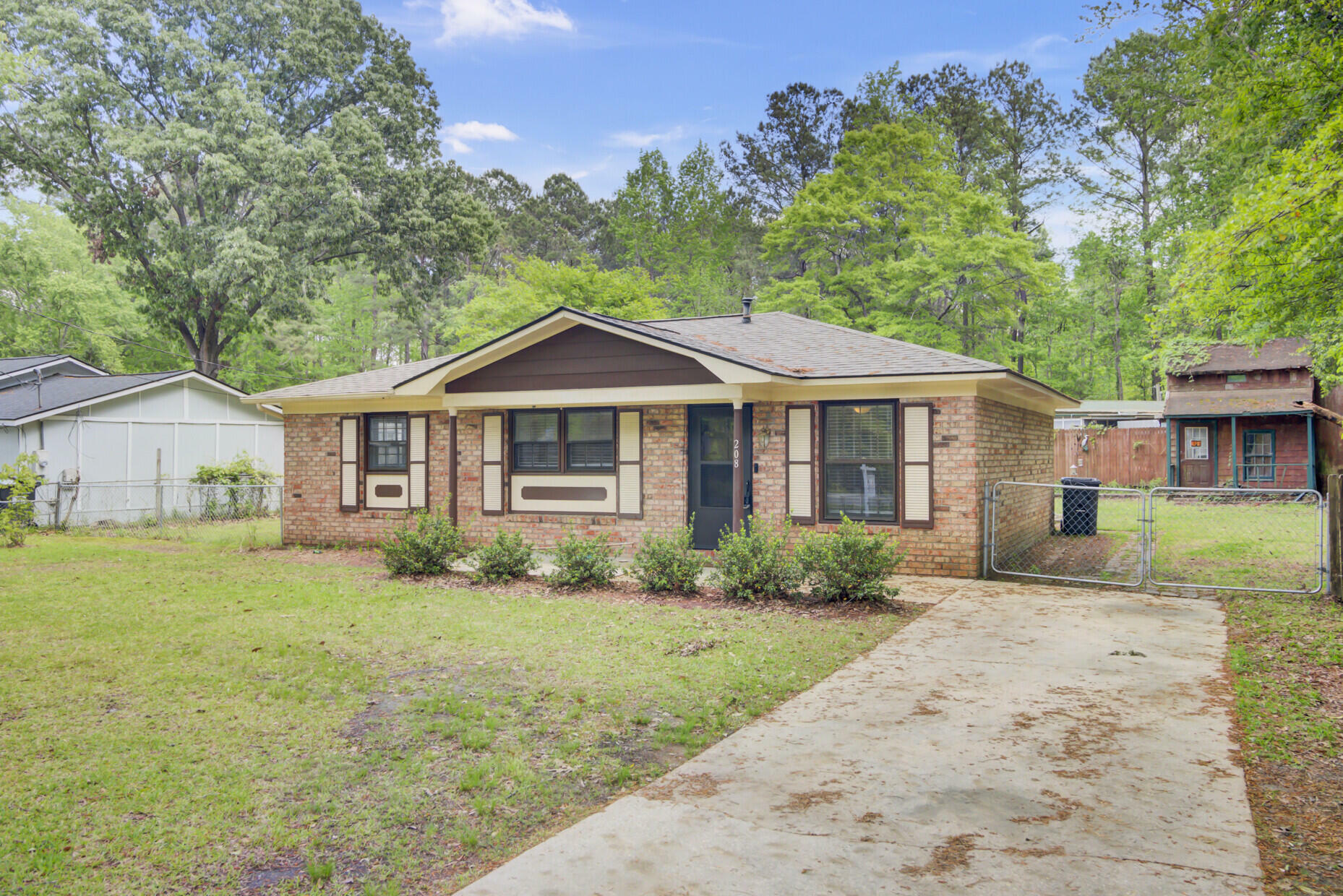 Property Photo: 208 Owens Drive SC 29485