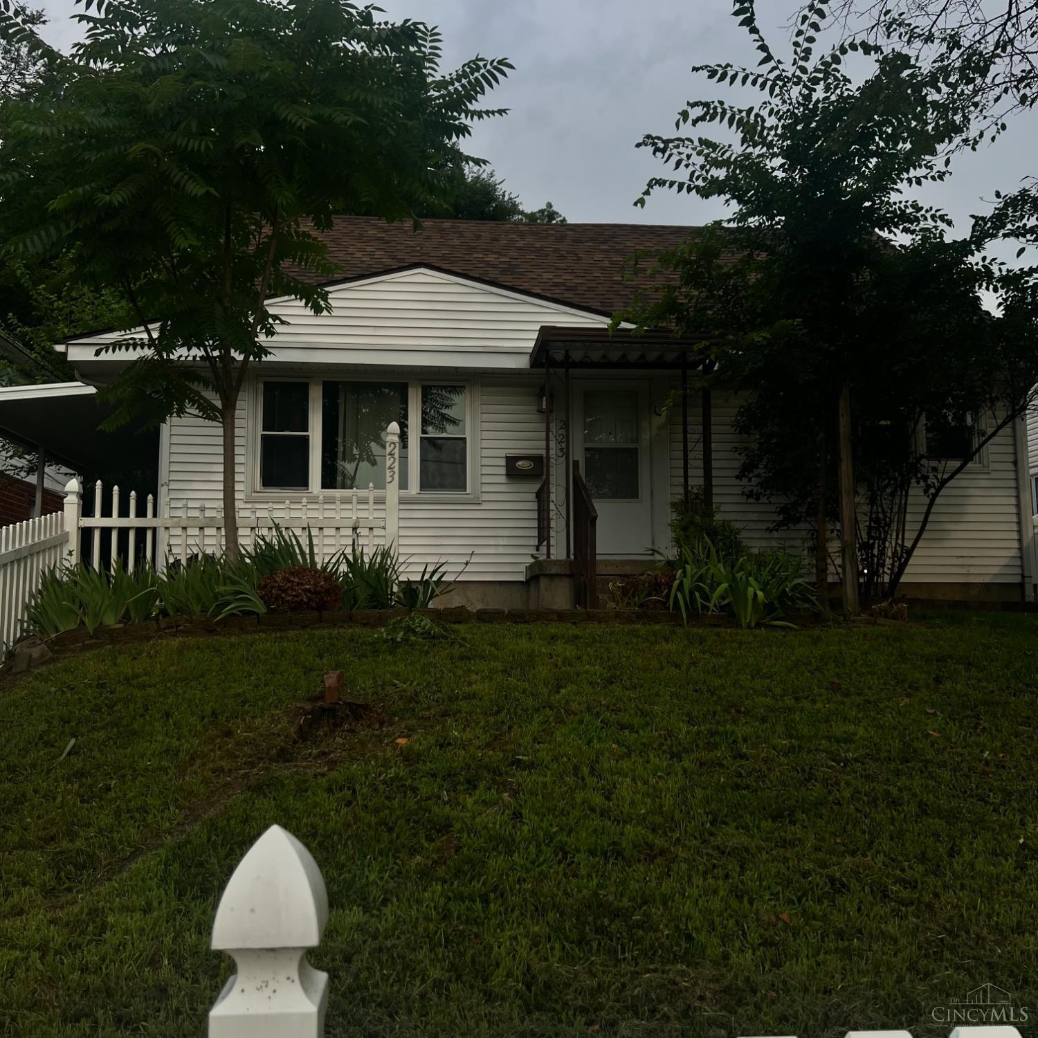 Property Photo: 223 N Cherrywood Avenue OH 45403