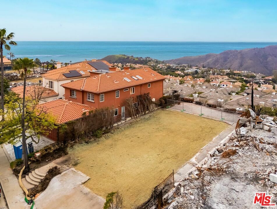 Property Photo: 1648 Chastain Pkwy CA 90272