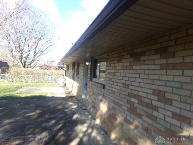 Property Photo: 6185 Farmborough Drive OH 45424
