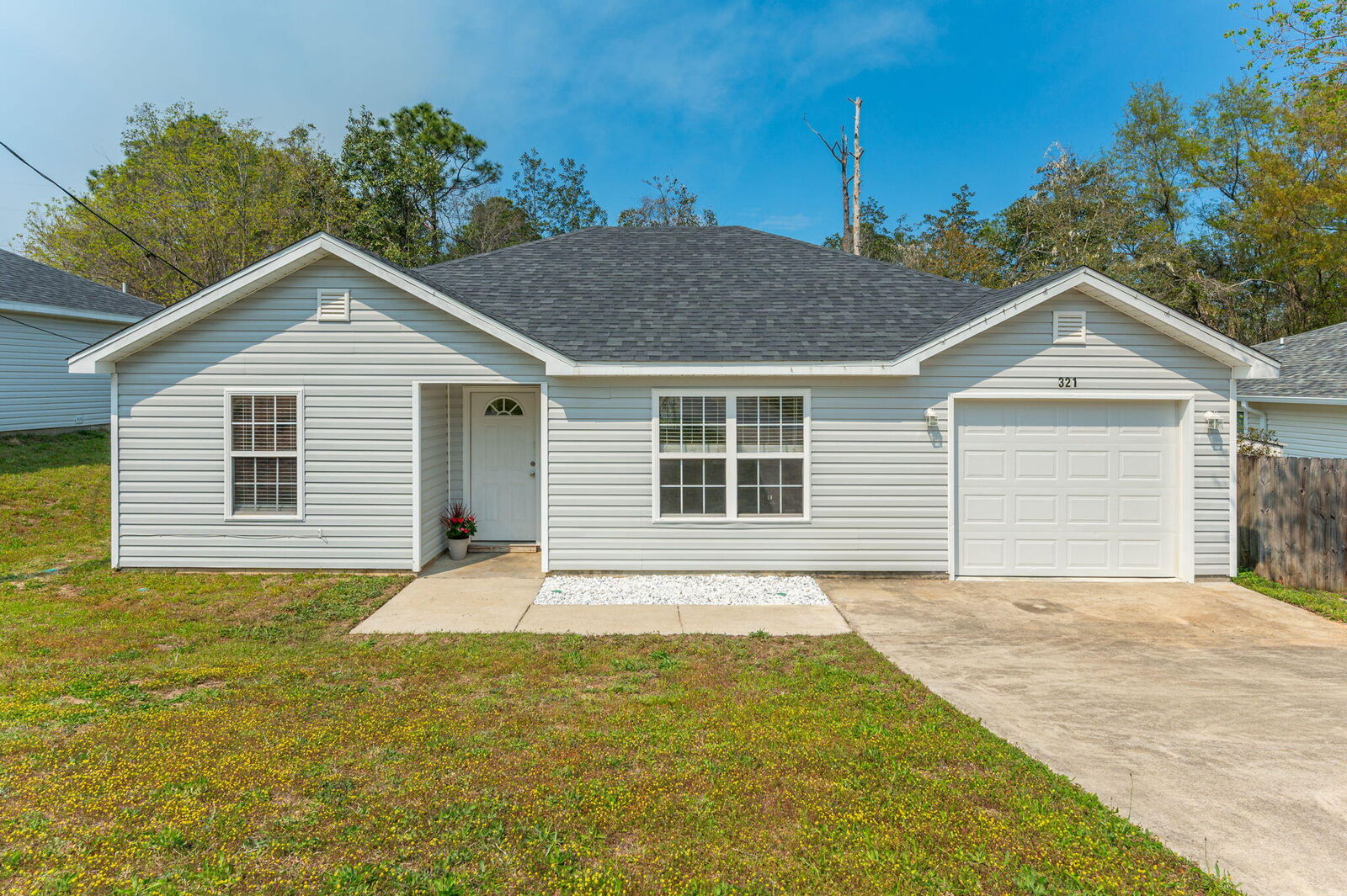 Property Photo: 321 Apple Drive FL 32536