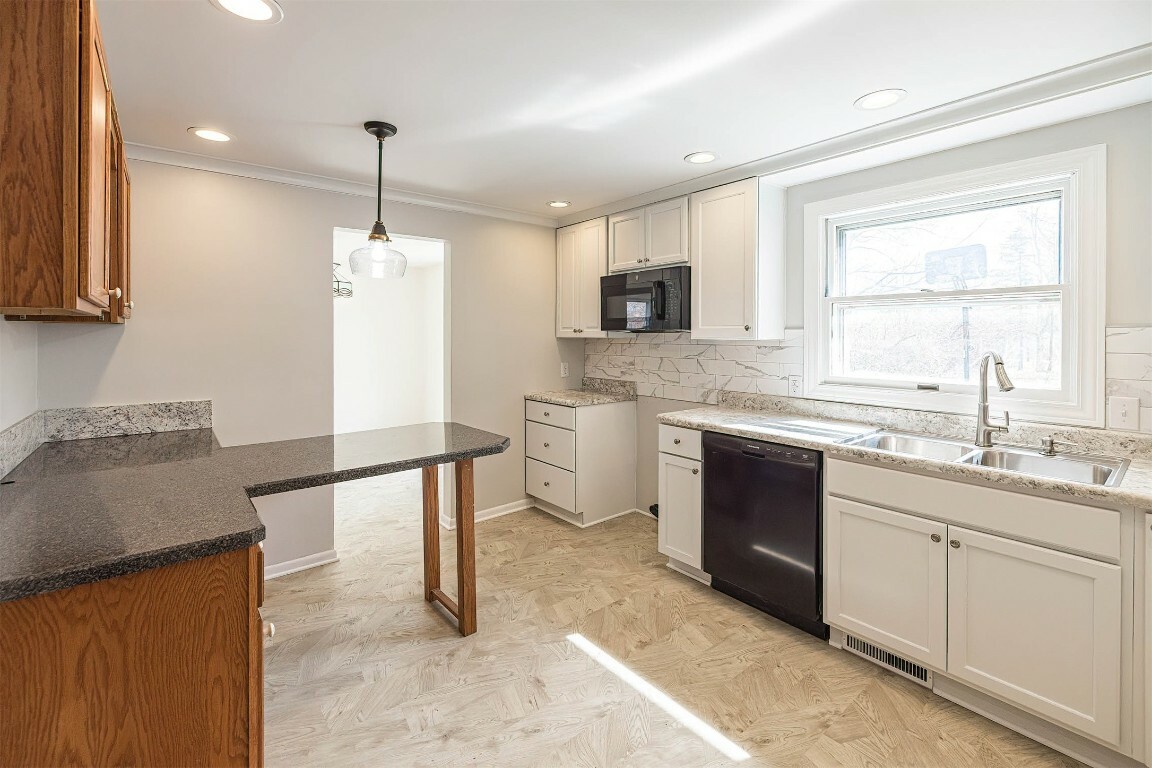 Property Photo: 3915 Roxbury Road PA 16506