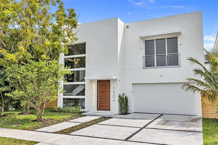 Property Photo:  1504 NE 6th Ct  FL 33304 