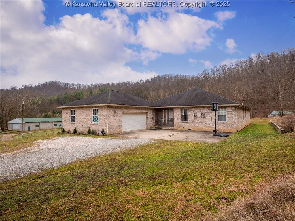 Property Photo: 634 Hitch N Go Lane WV 25071