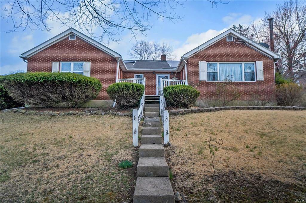 2118 Edgewood Avenue  Palmer Twp PA 18045 photo