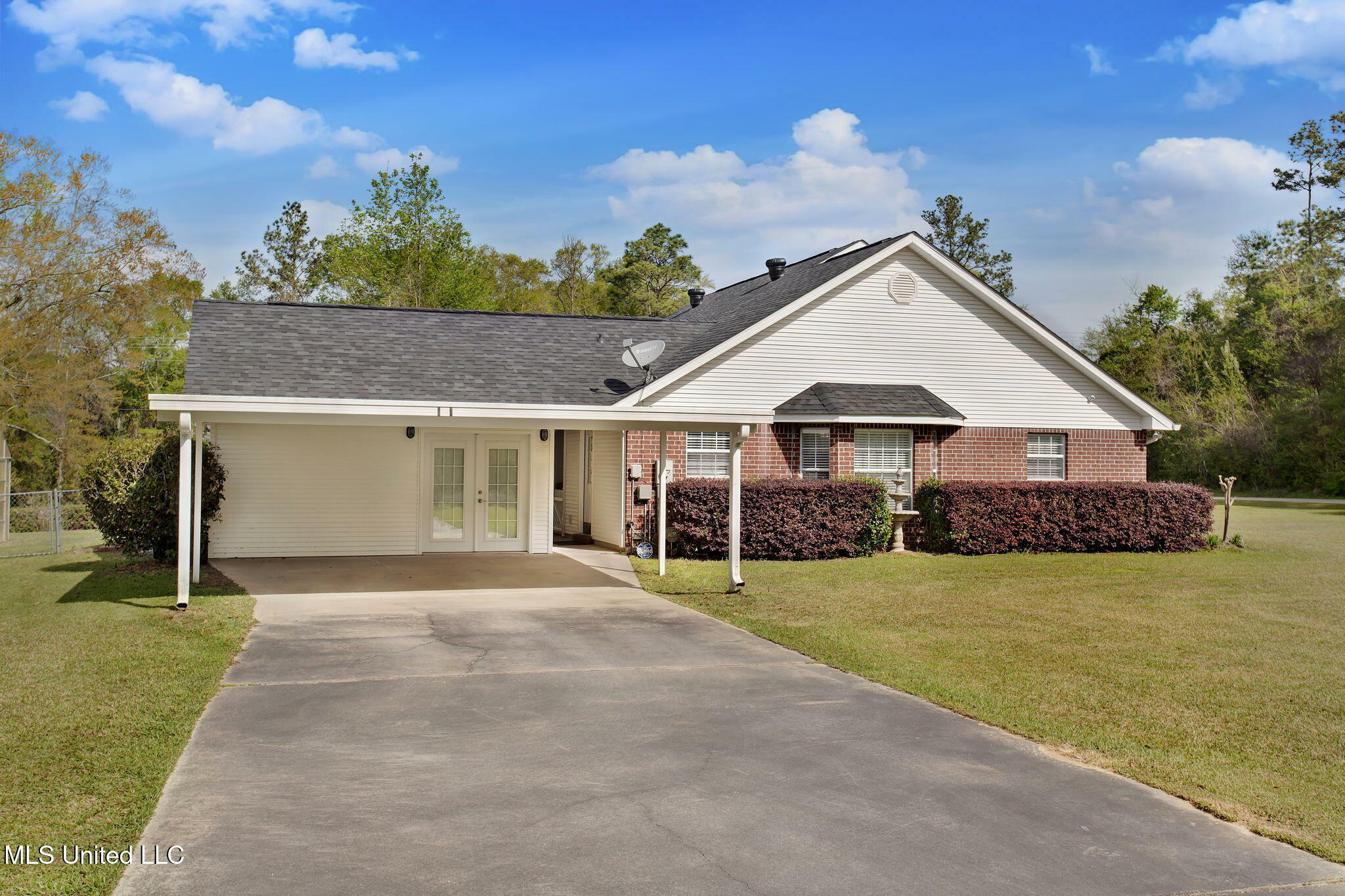 Property Photo: 16 Woodridge Lane MS 39466