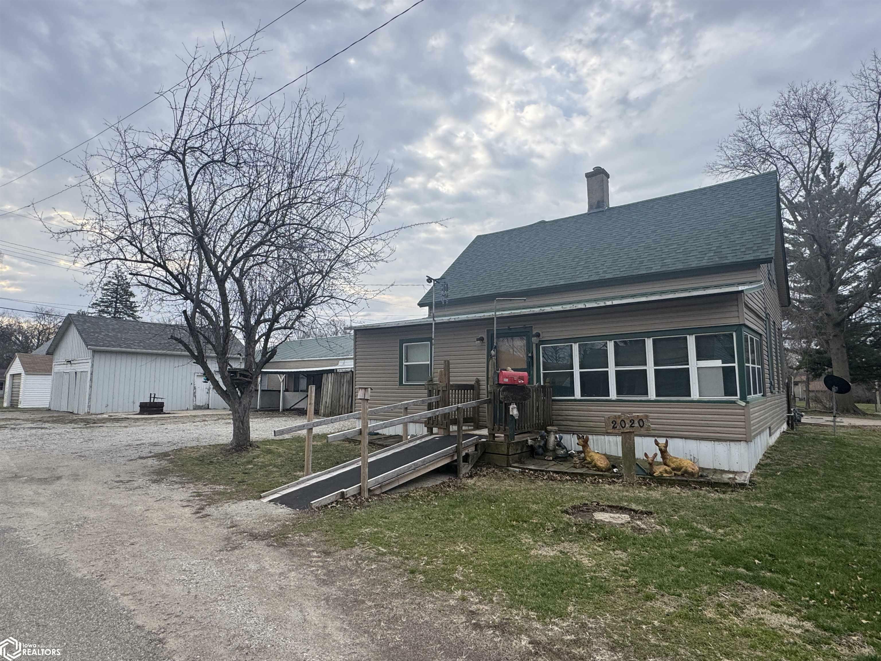 Property Photo: 2020 Baumberger Street IA 52601