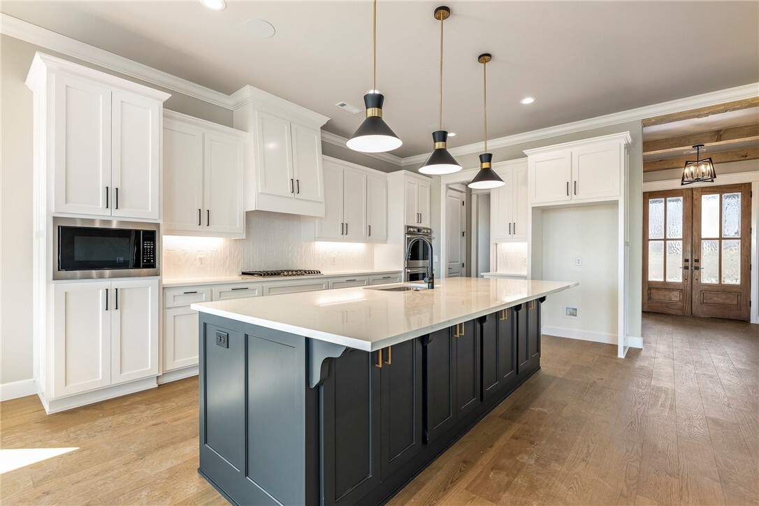 Property Photo:  881 Greenhorn Street  AR 72712 