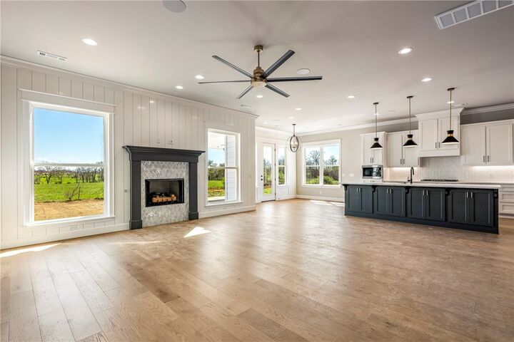 Property Photo:  881 Greenhorn Street  AR 72712 