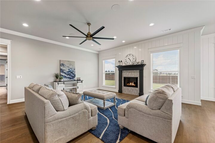 Property Photo:  881 Greenhorn Street  AR 72712 