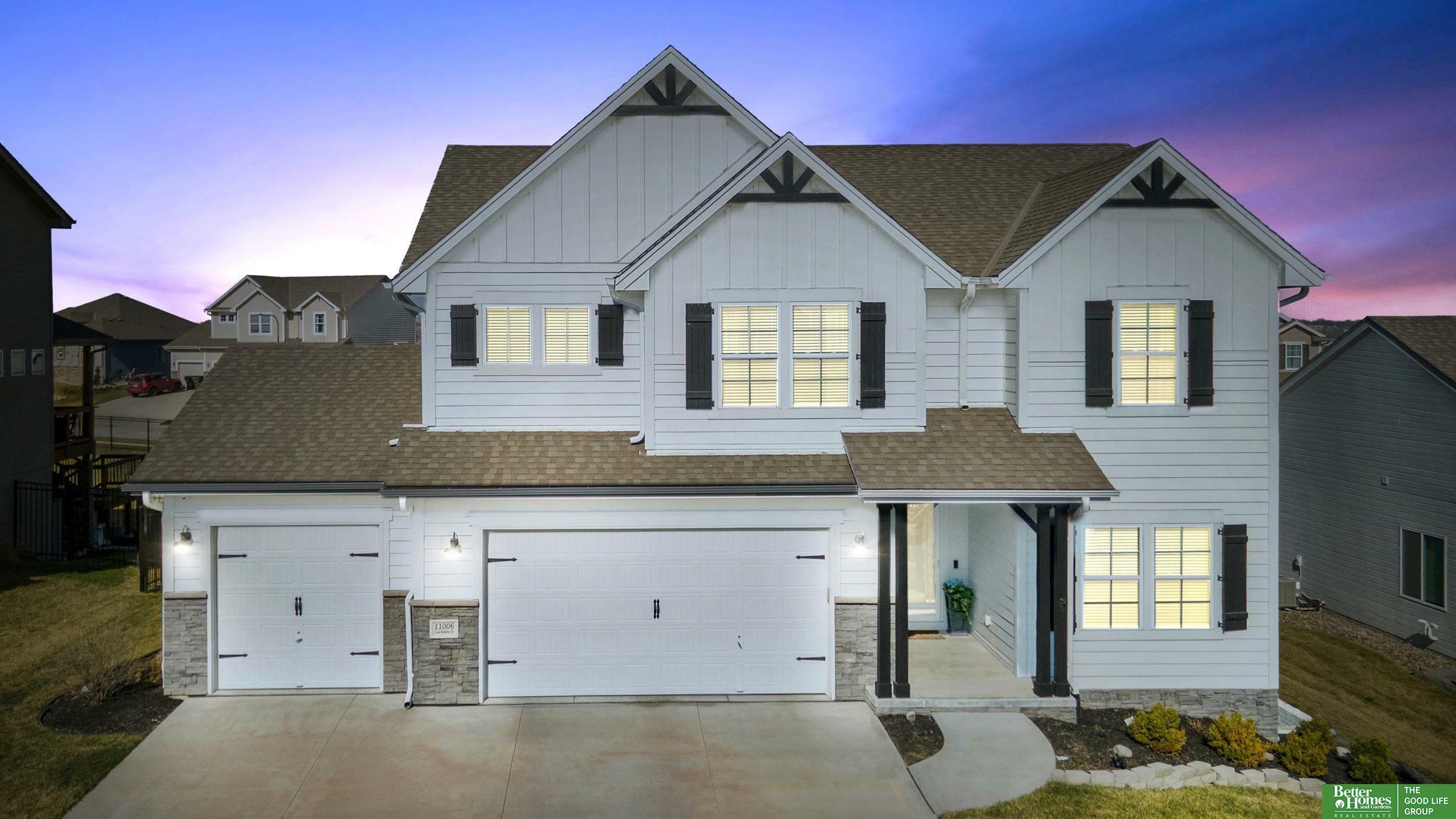 Property Photo: 11006 Cove Hollow Drive NE 68046