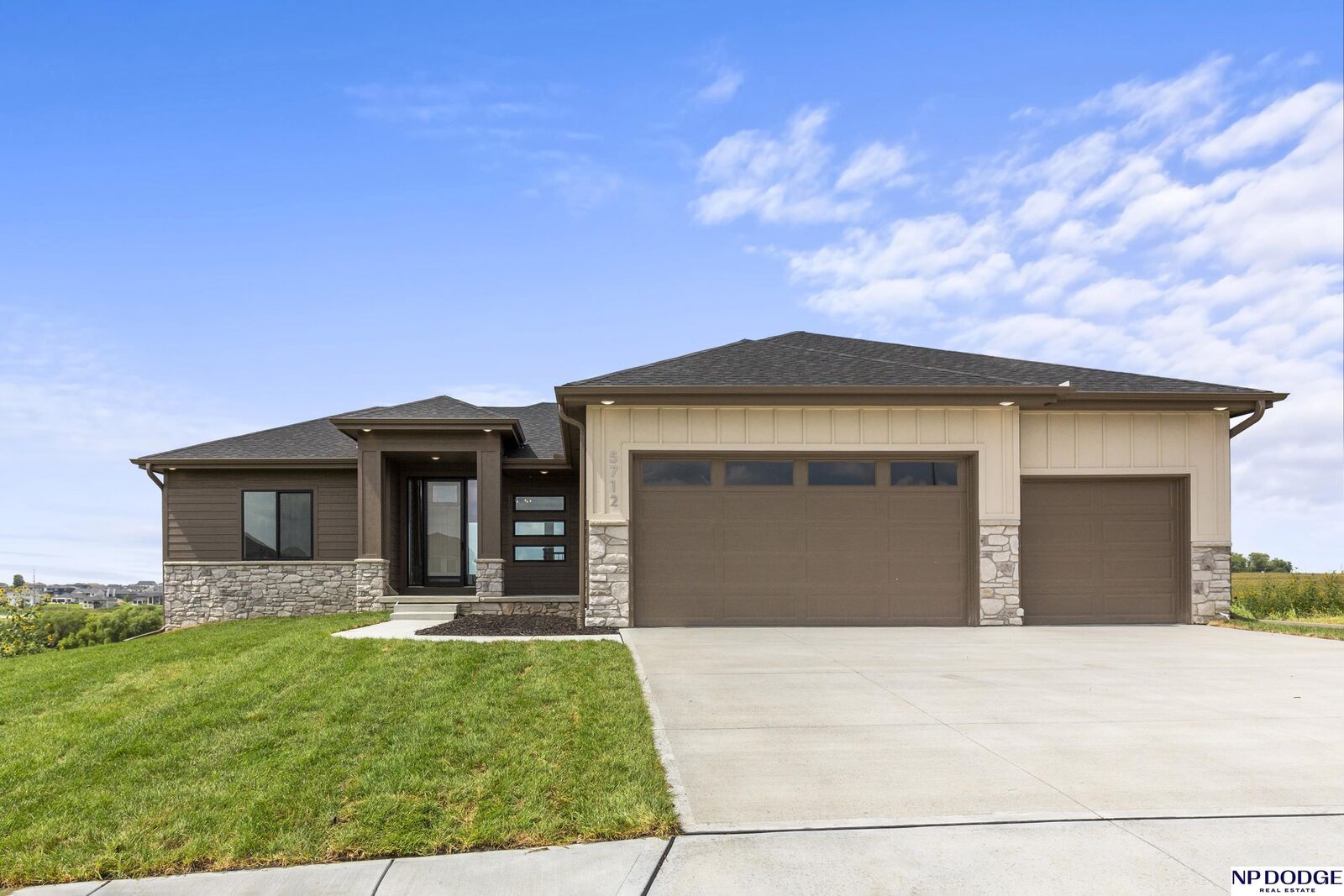 Property Photo: 5712 N 199 Street NE 68022