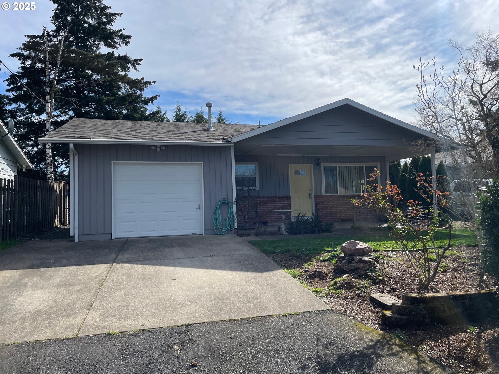 Property Photo: 1115 Hughes St OR 97045
